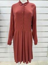 Elegant Long Women’s Dress with Long Sleeves in Trendy Rust Color – Casual & Chic Style